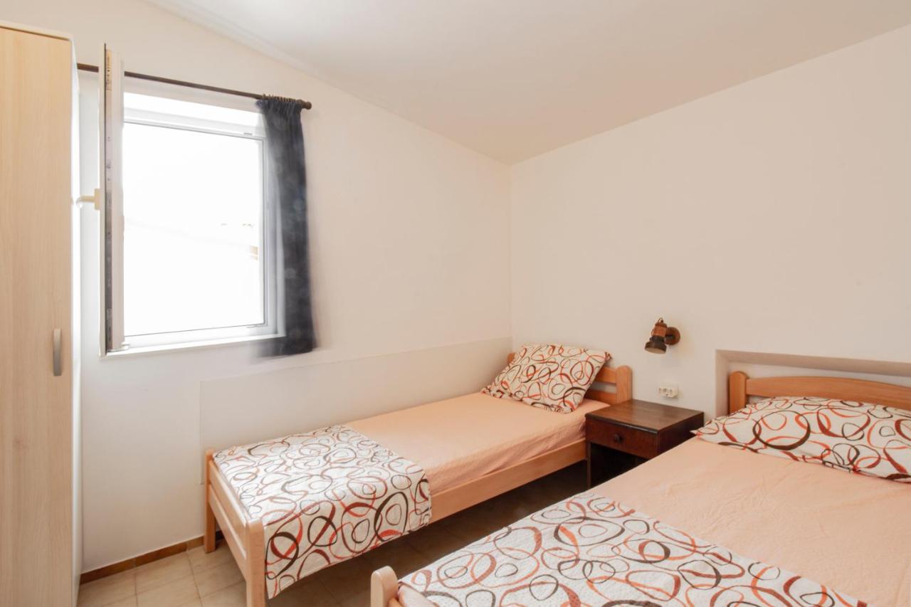 Galapagus Privat Beach & Boat Dock Apartment Metajna Ngoại thất bức ảnh