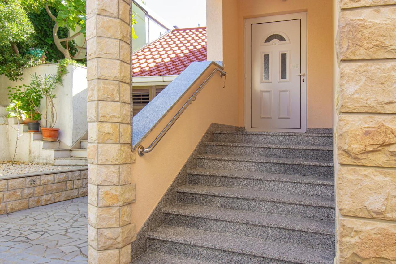 Galapagus Privat Beach & Boat Dock Apartment Metajna Ngoại thất bức ảnh