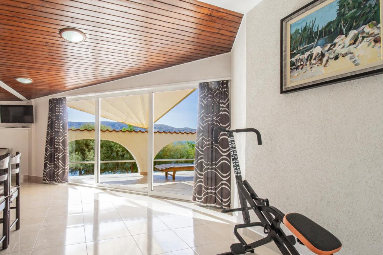 Galapagus Privat Beach & Boat Dock Apartment Metajna Ngoại thất bức ảnh