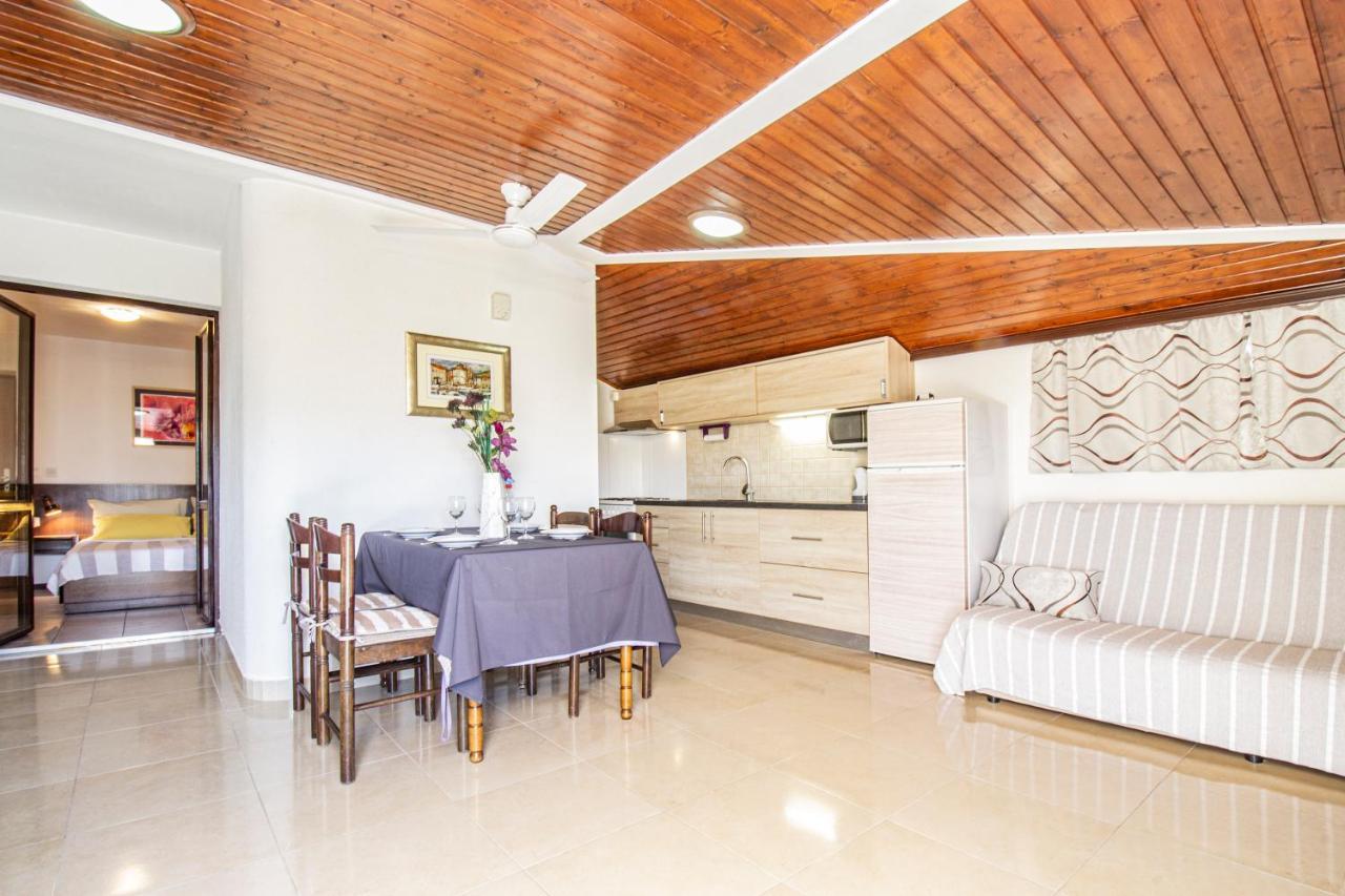Galapagus Privat Beach & Boat Dock Apartment Metajna Ngoại thất bức ảnh