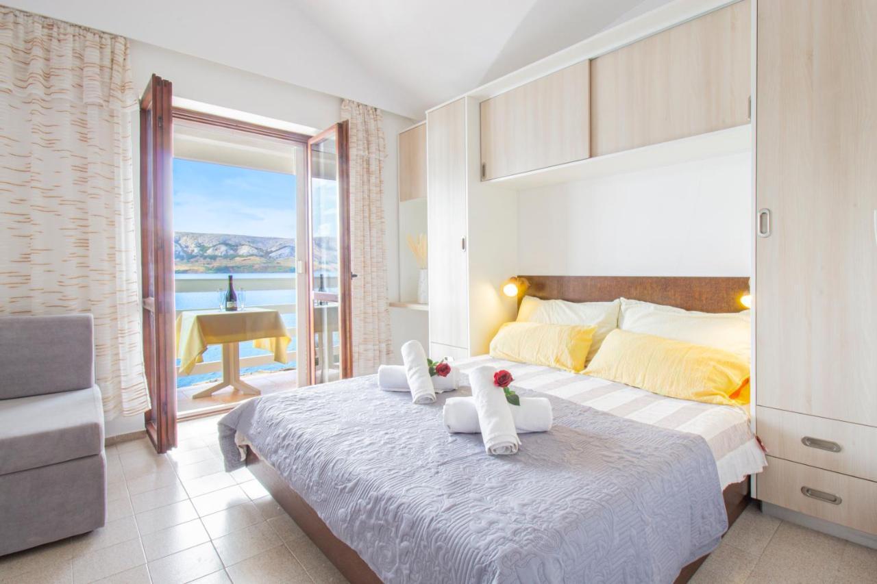 Galapagus Privat Beach & Boat Dock Apartment Metajna Ngoại thất bức ảnh