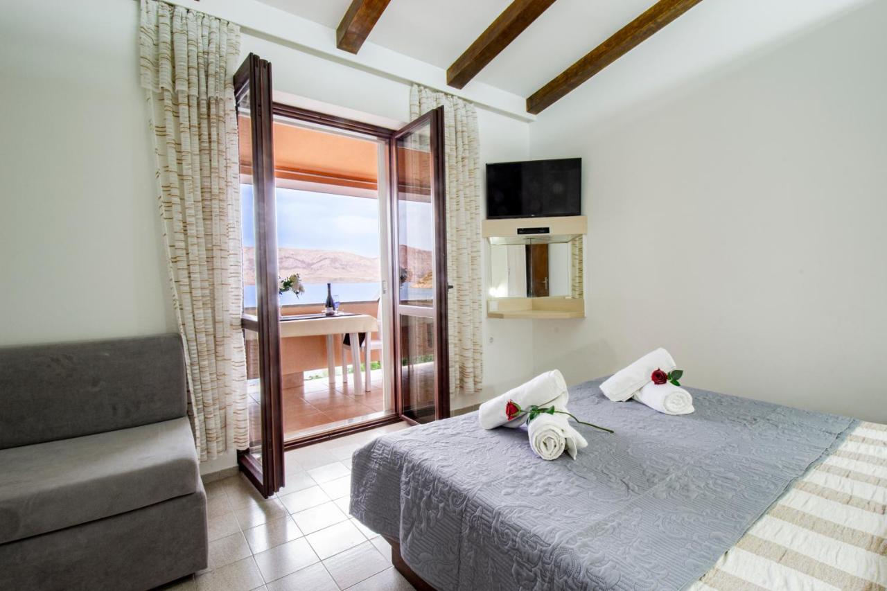 Galapagus Privat Beach & Boat Dock Apartment Metajna Ngoại thất bức ảnh