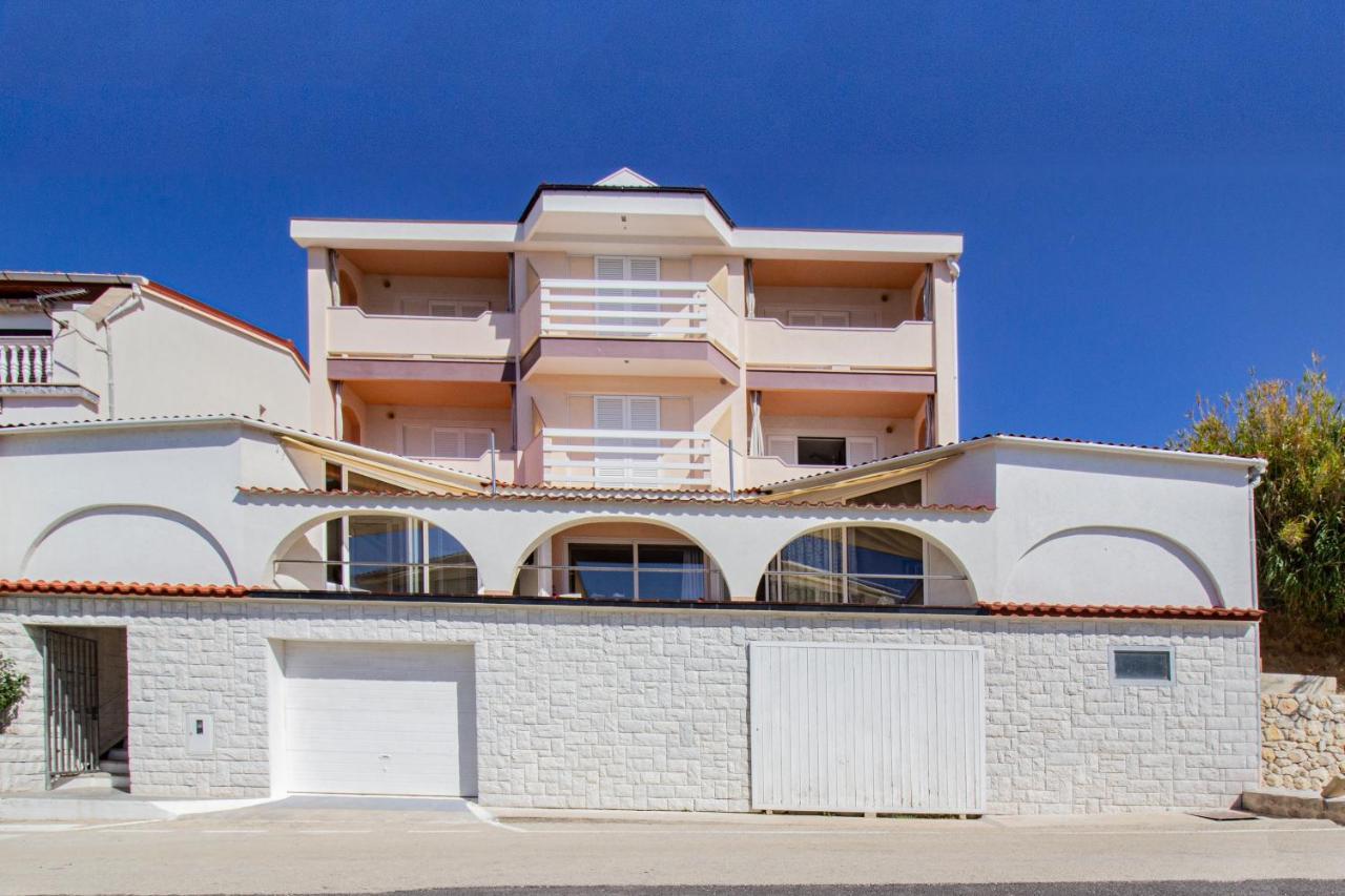 Galapagus Privat Beach & Boat Dock Apartment Metajna Ngoại thất bức ảnh